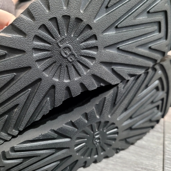 UGG Classic Ultra Mini Booties Black Boots NWOT Size 7 - Picture 3 of 6